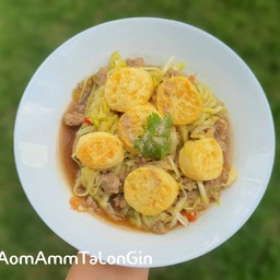 ผัดกุ๊ยช่ายขาวราดข้าว