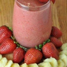 สตรอเบอร์รี่กล้วยหอมปั่นนมสด