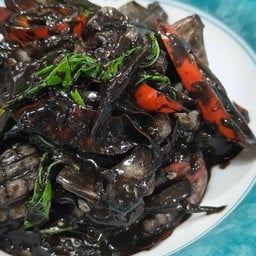 ปลาหมึกผัดฉ่าน้ำดำ