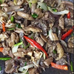 ผัดเปรี้ยวหวานเครื่องในหมูพริกไทยดำ