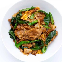 ผัดซีอิ๊วหมูเส้นใหญ่