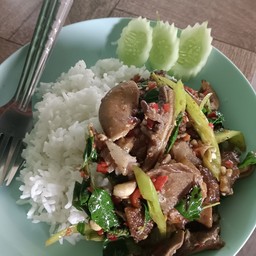 ผัดพริกแกงราดข้าว