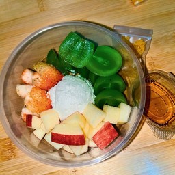 Size M องุ่นไซมัสคัท+แอปเปิ้ลแดง+สตอเบอร์รี่