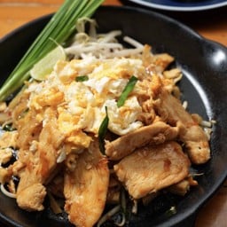 [ขายดี] ผัดไทยไก่ ไข่ขยี้