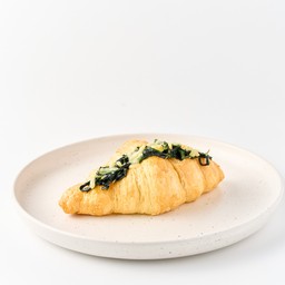 ครัวซองต์ผักโขมอบชีส