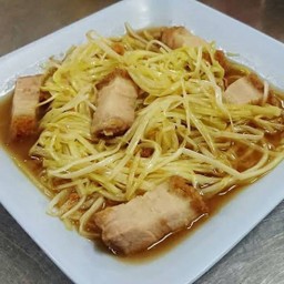 กุ๊ยช่ายขาวหมูกรอบเป็นกับข้าว