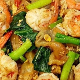 เส้นใหญ่ ผัดซีอิ๊ว กุ้ง