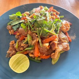 ผัดซีอิ๊วเนื้อ