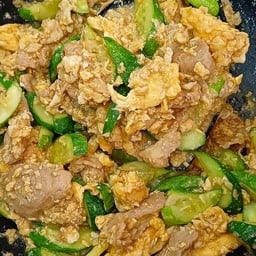 ข้าวแตงกวาผัดไข่ใส่หมู