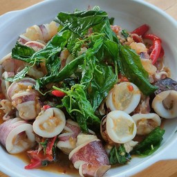 กระเพรา หมึกไข่ เป็นกับข้าว