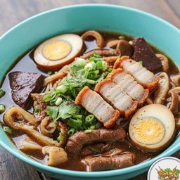 บะหมี่หมูน้ำพะโล้