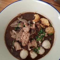ก๋วยเตี๋ยวเรือกากหมู(เมืองทอง)