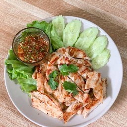 อกไก่ย่างน้ำมันงา+น้ำจิ้มแจ่วรสเด็ด(กับข้าว)