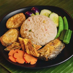 ร้านข้าวคลุกน้ำพริกหอมหวน