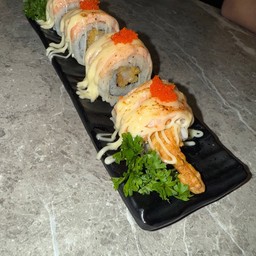ซุูชิโรลกุ้งเทมปุระแซลม่อนเบรินซอสมายองเนส 4คำ