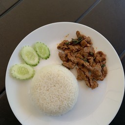 ข้าวผัดพริกแกงเนื้อ