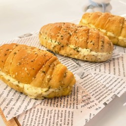 ชิโอะปัง กระเทียมครีมชีส