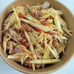 มะม่วงสับคลุกน้ำปลาหวาน