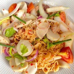 ยำมาม่าหมูยอ