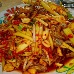 ยำข้าวโพดใส่มะม่วงปลาร้า