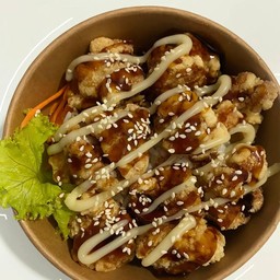 ข้าวไก่คาราเกะราดซอสยากิ