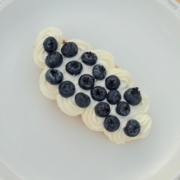 ครอฟเฟิลหน้าบลูเบอรี่ครีมสด