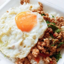 ข้าวราดกะเพาหมูสับ