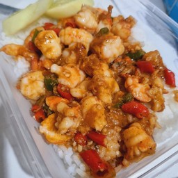 ข้าวราดกุ้งสับผัดพริกสด