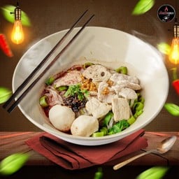 ก๋วยเตี๋ยวหมูสด(หมูสด ลูกชิ้น ตับ) กลาง