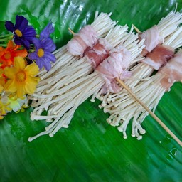 สามชั้นพันเห็ดเข็มทอง