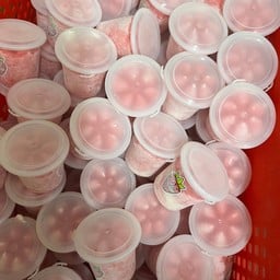 สตอเบอรี่โยเกิร์ตคัพ