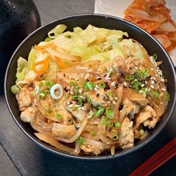 Yakiniku Pork Don ข้าวหน้าหมูผัดซอสญี่ปุ่น