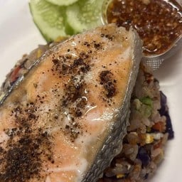 ข้าวผัดปลาแซลมอน สูตรคลีน