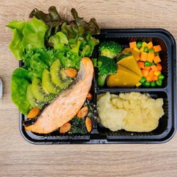 แซลม่อนย่างผักโขมมันบด