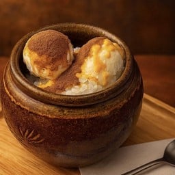 ไอติมกะทิไข่แข็ง Coconut Ice Cream with Egg Yolk