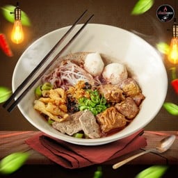 ก๋วยเตี่ยวหมูตุ๋น(เนื้อหมูตุ๋น กระดูกแก้วหมูตุ๋น ลูกชิ้น) กลาง