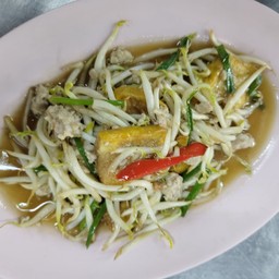 ผัดถั่วงอกเต้าหู้หมูสับ