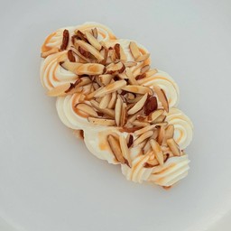 ครอฟเฟิลหน้าแอลมอนครีมสด