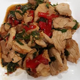 กระเพราหมูชิ้น-เป็นกับข้าว