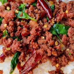 ข้าวกะเพราเนื้อสับ ( โคขุน )