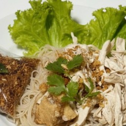 หมี่ไก่ฉีก น้องแก้มหอม