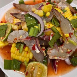 ยำข้าวโพดกุ้งสด+ปลากรอบ