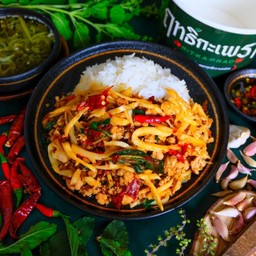 ข้าวกะเพรา หมูสับหน่อไม้ดอง