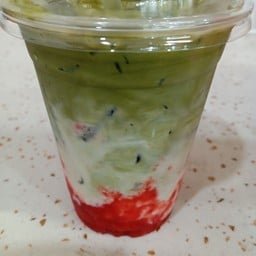 มัทฉะนมสดสตรอเบอรี่