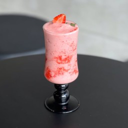 STRAWBERRY SMOOTHIE