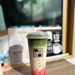 ชาเขียวนมสดสตรอเบอร์รี่