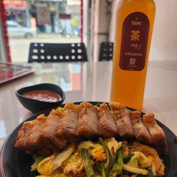 สุกี้แห้ง[หมูกรอบ]