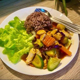 ข้าวสเต็กหมูผัดเปรี้ยวหวาน สูตรคลีน