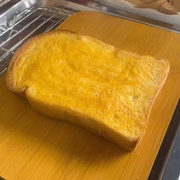 ปังแผ่นรสเนยเห็ดทรัฟเฟิล 1 แผ่น