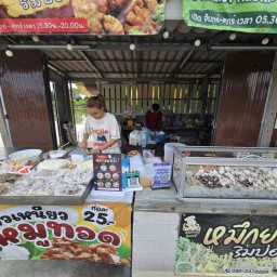 หมึกย่าง&ยำแซ่บ ริมบ่อ